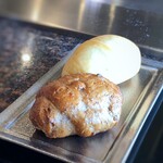 浅黄 - ◆パンは2種類・・プレーンパンとクルミ入り。クルミ入りのパンが好みでした。