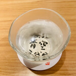 Tsukiji Aozora Sandaime - 酒屋八兵衛1,240円税別を量が少なかったので1,000円にしてくれた。フルーティ甘辛。