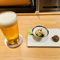 築地青空三代目 本店 - お通し500円税別、白子と温かい小芋は藻塩で。プレモル700円税別は食べログクーポンでサービス。