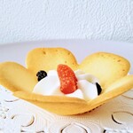 咲く咲く食感 かわいいお花形の ラングドシャ By シュガー08 あみだ池大黒 阪急百貨店 阪急うめだ本店 梅田 和菓子 食べログ