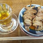 宇ち多゛ - 私のポジショニングです。お皿は重ねて、食べた串はまとめて、箸置きにするワケです