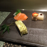 近江牛専門店れすとらん松喜屋 京都四条店 - 手前が牛肉のバッテラ