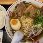 ラーメン食堂 - やわらか煮豚ラーメン770円。ライス110円。