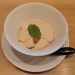 スタイリッシュチャイナ 神 - 自家製杏仁豆腐