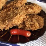 西田屋精肉店 - おまけのウィンナー