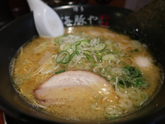 福岡で根強い人気の家系ラーメン By Fujimo123 西新 海豚や にしじん いるかや 西新 ラーメン 食べログ