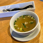 エスニック食堂　オルオル - スープは熱かった。美味しかった。チャーハンと一緒にいただくと更に美味しかった。