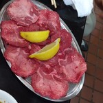 焼肉　八起 - タン塩２人前（2000円）
            中々のボリューム