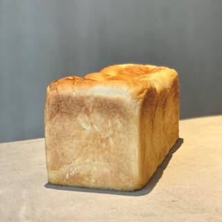 世界初の生食パン「ワンハンドレッド」