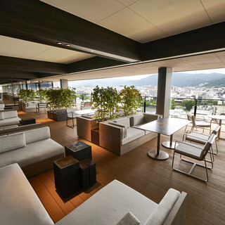 テラス席は景色と外気を堪能できます。