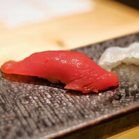 鮨 やまけん 銀座店 - まぐろ漬け握り