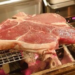 肉 もつ 土穂 - キアニーナ牛Ｔです！焼きはじめ