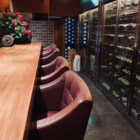 ミルカレス - 背後にズラリと並んだワイン♡