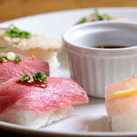Nikumaru Sakaba - コースメニュー　4種の炙り肉寿司