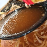 究極Y'sラーメン - 家系ではありませんが、豚感のあるスープは意外とさらさらです。