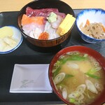 Takechan - 海鮮丼(850円)