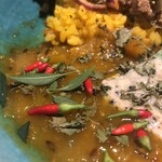 カレー独歩ちゃん - まだベビー唐辛子が残っていたのでこんな感じでいただきました。