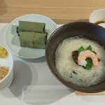 三輪山本 お食事処 - 冷やし素麺と柿の葉寿司と何故か温泉卵