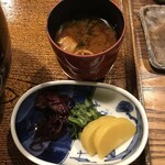 あなごめしうえの 宮島口本店 - 漬物と味噌汁