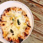 ドットーレ - 4種のチーズ（クリームソース）