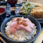 Shabushabu Sukiyaki Haruna - ランチのご飯にローストポーク