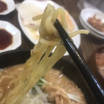 麺屋 ひしお 本店 - 中太ちぢれ麺