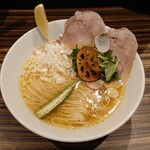 麺とカフェ処 悠然かしや - 琥珀色した白醤油そば♪