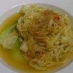 萬珍樓 - ふかひれ蟹肉の香港麺