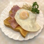 純喫茶 アメリカン - ハムエッグトースト（800円）