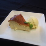 黒木屋宮崎 日南 - 自家製のバスクチーズケーキ、甘さがクセになります♪