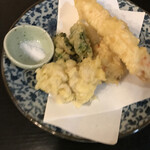 ポチの家 - 日替わりの天ぷら定食　舞茸一つ食べてます