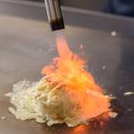 Teppan Shou - 当店一番人気の鉄板チーズポテサラ焼き！こちらは、全コースでお召し上がり頂けます
