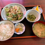 久来軒 - タイムサービスの野菜いため定食。（税込¥650-）
