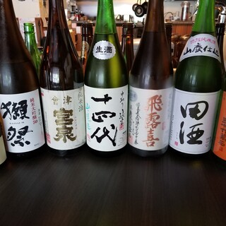 Carefully selected by the owner! Enjoy sake that lets you feel the four seasons!
