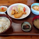 お食事処 あらつ - 日替わり定食　エビフライ　蓮根はさみあげ