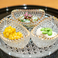 まき村 - 活け蛸の小倉和え  芋茎の白和え、青柚子  玉蜀黍の手毬揚げ