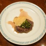 レストラン イコブ - 牛フィレ肉のステーキ クレソンソース チーズ煎餅添え　2012.7.10
