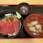 塩竃まぐろ直売・食堂 - 仲買丼　820円税込　う、うまい！
                                安くてうまいとはこのお店の事です。