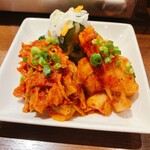 房家ホルモン館 - キムチ盛り