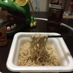 ファミリーマート - にゅーん
油っこい（油そばかも）
味は、とんこつ。