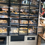 ル・シュクレクール - 初めて見た、パンの棚