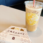 マクドナルド - ドリンク写真:カフェラテ
三角チョコパイ　白