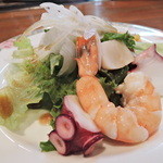 Aoyama - 前菜、海鮮サラダアップ。