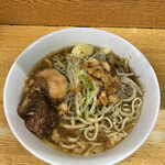 ラーメン二郎 - ラーメン 780円　麺半分・ヤサイ少な目にんにくアブラちょっとで