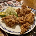 がじゅまる - これが人気の鳥唐揚げ！
      