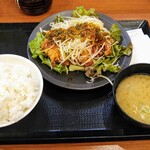 からやま - 油淋鶏定食　大盛り（無料）　690円