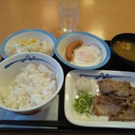 松屋 - 豚焼き肉定食＋ソーセージエッグ650円税込(アプリクーポン使用)