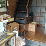 川原せんべい屋 - 急な階段