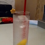 なっぱごちそう - 炭酸水（レモン絞りますか？）