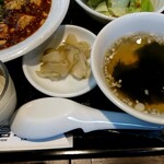 麺・飯 信華 - 杏仁豆腐・搾菜・中華スープ